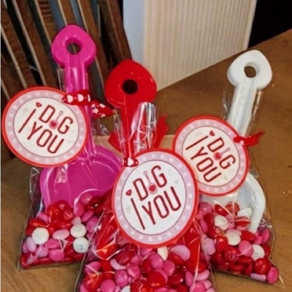 Heartfelt Candy Bags with Shovels - Pink, Red, and White